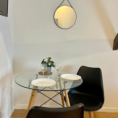 Ideal Pro I Centre-ville & Parking Gratuit Apartment